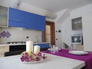 Кухня или кухненски бокс в Bella Villa Apartments