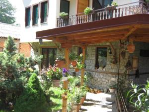 Zahrada ubytování Risto's Guest House