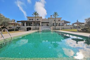 The swimming pool at or close to Villa Canova