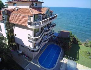 an aerial view of a house with a swimming pool at Hotel Continental in Kiten
