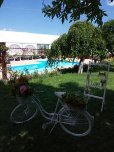 The swimming pool at or close to Casa Danielescu