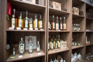 a shelf filled with lots of bottles of alcohol at Casa Poletto in Morretes