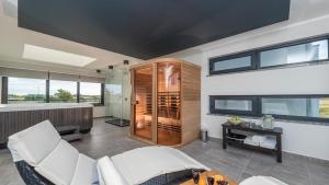 Posezení v ubytování Villa Ana,luxury wellness villa with heated pool and jacuzzi