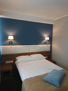 
Ein Bett oder Betten in einem Zimmer der Unterkunft Hotel Mayak
