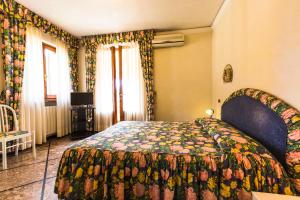 Postel nebo postele na pokoji v ubytování Hotel Sonia