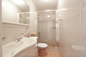 Kúpeľňa v ubytovaní Apartments Nine Slano + 37 fotografií