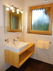 Koupelna v ubytování Hochwieserhof + 21 fotografií