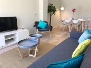 a living room with a couch and a tv at AZ El Balcón a la Basílica in Zaragoza