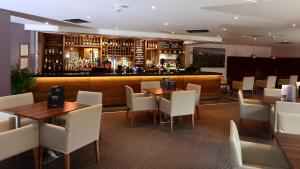Ο χώρος του lounge ή του μπαρ στο Ramada Telford Ironbridge