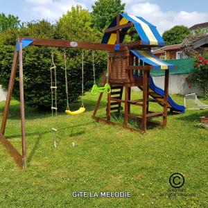 Kawasan permainan kanak-kanak di Gîte La mélodie