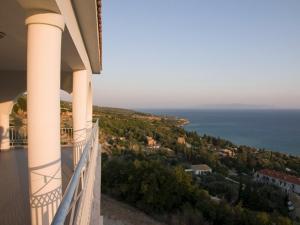 a view of the ocean from a house at Folies in Lourdata