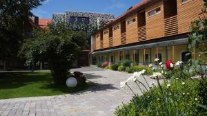 a courtyard of a building with flowers in front of it at Hotel am Haslinger Hof in Kirchham