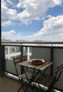 Balkón alebo terasa v ubytovaní Apartament OdraTower (wroc4night)