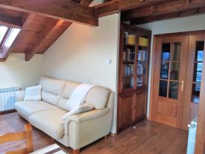 A seating area at Apartamento Mirador Del Puigmal