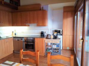 A kitchen or kitchenette at Apartamento Mirador Del Puigmal