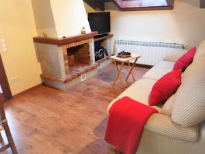 A seating area at Apartamento Mirador Del Puigmal