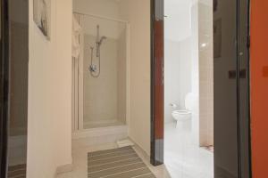 a bathroom with a shower and a toilet at Casa vacanze Cannatello Home in Villaggio Mosè
