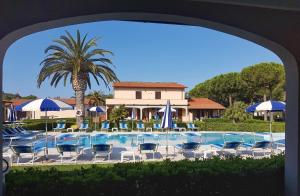 The swimming pool at or close to Lido Azzurro Residence rta