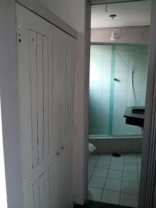 Trade Hotel Diadema tesisinde bir banyo