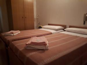 two beds in a room with two mattresses at La Colombella in Montemonaco