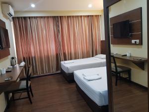 Llit o llits en una habitació de Garden Inn, Penang
