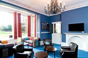 a living room with blue walls and a fireplace at YHA Canterbury in Canterbury