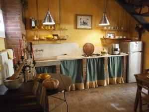 Kuchyňa alebo kuchynka v ubytovaní La cascina di Anna