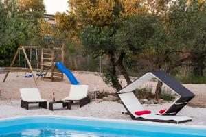 Authentic Camping Dalmatia 내부 또는 인근 수영장