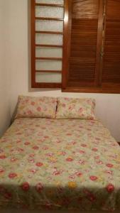 Tempat tidur dalam kamar di Casa com Piscina em Iguaba Grande