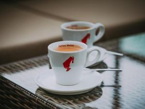 Set per la preparazione di tè e caffè presso Tskaltubo Hotel Prometheus