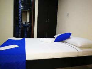 Hotel Zafiro客房内的一张或多张床位