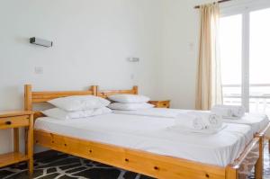 Ένα ή περισσότερα κρεβάτια σε δωμάτιο στο ''The Boulas'' Rooms