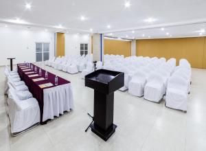 Konferenční prostory v ubytování Hotel Maria del Carmen + 37 fotografií