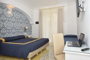 TV a/nebo společenská místnost v ubytování Hotel7Bello