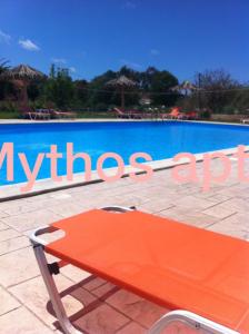 Bazén v ubytování Mythos apts rentit nebo v jeho okolí