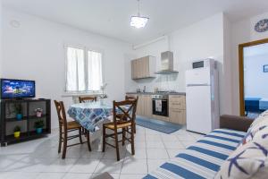 A kitchen or kitchenette at Residence Kimba