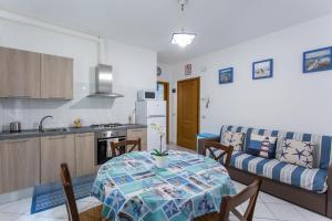 A kitchen or kitchenette at Residence Kimba