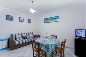 A seating area at Residence Kimba