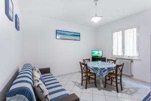 A television and/or entertainment centre at Residence Kimba