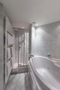 Ein Badezimmer in der Unterkunft Messehotel Europe