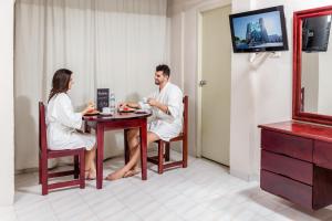 TV a/nebo společenská místnost v ubytování Hotel Maria del Carmen