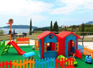 Herní místnost nebo prostor pro děti v ubytování ApartHotel Belvedere Residence Becici Budva