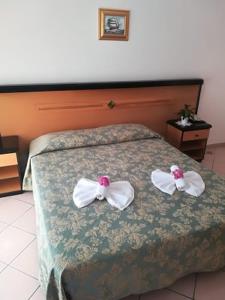 Postel nebo postele na pokoji v ubytování Hotel Le Mimose