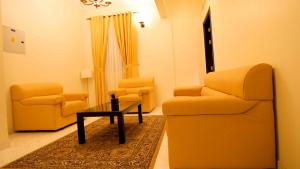 Ruang duduk di Remas Hotel Suites - Al Khoudh, Seeb, Muscat