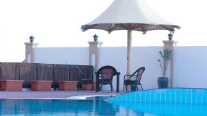 Kolam renang di atau dekat dengan Remas Hotel Suites - Al Khoudh, Seeb, Muscat