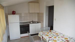 Kuchyň nebo kuchyňský kout v ubytování Apartmani Šipić , Bilo - Primošten