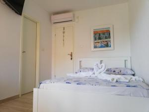 Posteľ alebo postele v izbe v ubytovaní Apartman Jela Šibenik