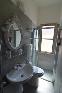 Koupelna v ubytování Hotel VistaMare Viserba