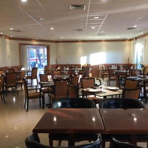 Restaurace v ubytování Hotel Diego De Almagro Talca