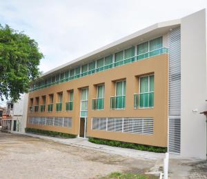 una vista exterior de un edificio en Rainha Hotel, en Goiana